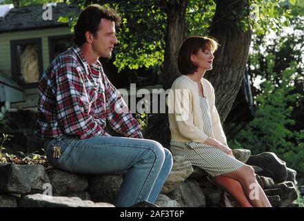 JULIANNE MOORE and AIDAN QUINN in BENNY AND JOON (1993), directed by JEREMIAH S. CHECHIK. Credit: M.G.M. / Album Stock Photo