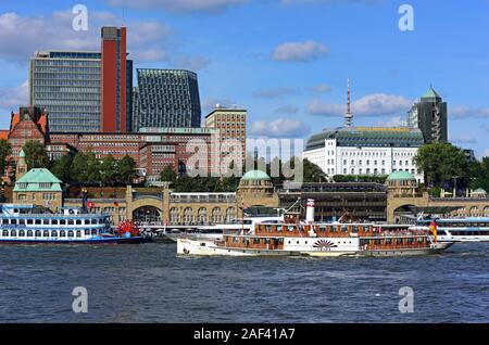 Europa, Deutschland, Hansestadt Hamburg, St. Pauli, Landungsbruecken, Elbe, Blick über die Elbe auf Skyline, Hotel Hafen Hamburg,  Raddampfer Freya, Stock Photo