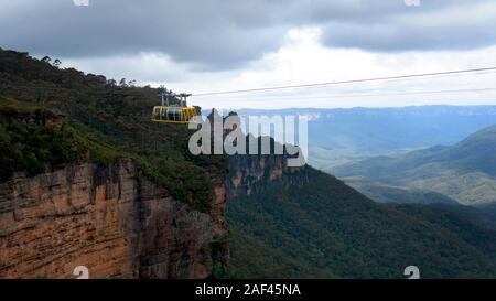 Skyway Cable car at the Blue Mountains west of Sydney, New South Wales, Australia. Looking towards Three Sisters rock landmark. Stock Photo