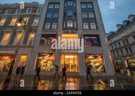 Mayfair, London, UK. 12th December 2019. Christmas decorated shops in