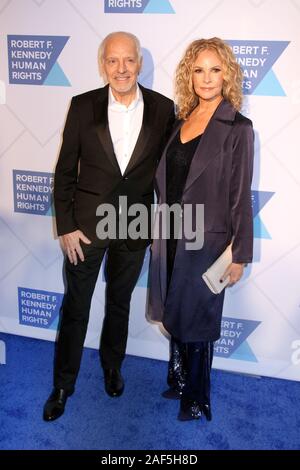 Peter Frampton (r) and Robin Rains on the Red Carpet prior to the ...