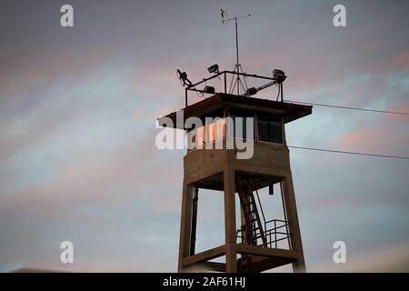 Sacramento, CA, USA. 12th Dec, 2019. Guard tower at Folsom Prison on Thursday, December 12, 2019 in Sacramento. Credit: Paul Kitagaki Jr./ZUMA Wire/Alamy Live News Stock Photo