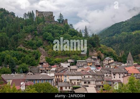 View of Guillaumes town and the ruins of Queen Joan's castle (Chateau de Reine Jeanne), a 15th century listed monument, Alpes-Maritimes (06), France Stock Photo