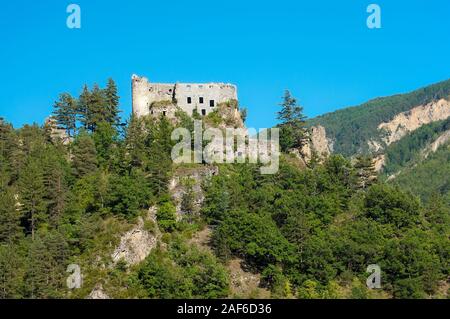 Ruins of Queen Joan's castle (Chateau de Reine Jeanne), a 15th century listed monument in Guillaumes, Alpes-Maritimes (06), France Stock Photo
