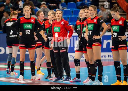 Kumamoto, Japan. 13th Dec, 2019. Handball, women: WM 2019, game for place 7, 9th matchday, Germany - Sweden. The German handball players after their defeat. Credit: Marco Wolf/wolf-sportfoto/dpa/Alamy Live News Stock Photo