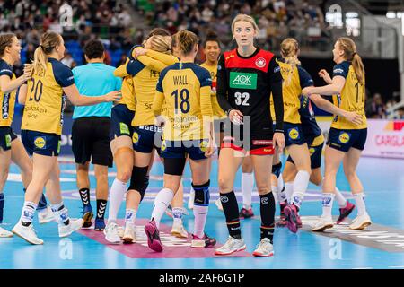 Kumamoto, Japan. 13th Dec, 2019. Handball, women: WM 2019, game for place 7, 9th matchday, Germany - Sweden. Evgenija Minevskaja (M, Germany), Team Sweden Credit: Marco Wolf/wolf-sportfoto/dpa/Alamy Live News Stock Photo