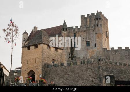 Beynac castle in the evening, a medieval fortress from the 12th century by the Dordogne river in Beynac-et-Cazenac picturesque town, Dordogne, France Stock Photo