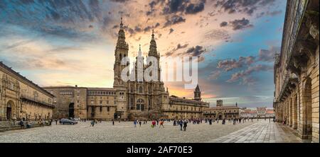 Panoramic view of the Cathedral of Santiago de Compostela at sunset from Praza do Obradoiro. Santiago de Compostela, Galicia, Spain Stock Photo