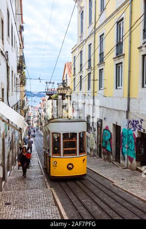 Lisbon, Portugal : Ascensor da Bica. Inaugurated on 1892, the Bica funicular connects Rua de São Paulo in the Cais do Sodré district to Largo do Calha Stock Photo