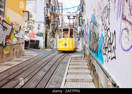 Lisbon, Portugal : Ascensor da Bica. Inaugurated on 1892, the Bica funicular connects Rua de São Paulo in the Cais do Sodré district to Largo do Calha Stock Photo