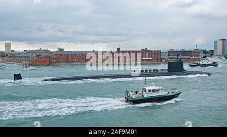 The United States Navy Virginia Class attack submarine, USS Virginia (SSN 774) arriving at Portsmouth, UK on 24/8/13 for a courtesy visit. Stock Photo