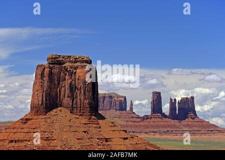 Blick durch das ' North Window' auf die Buttes im Monument Valley, Arizona, USA Stock Photo