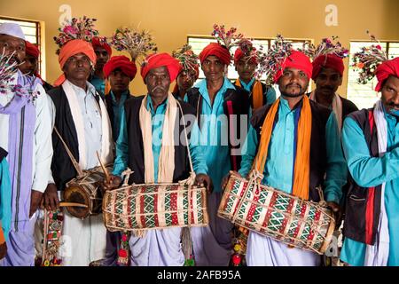 AMRAVATI, MAHARASHTRA, INDIA - AUGUST 9: Unidentified group of Korku tribe celebrating world tribal day by performing a dance on traditional music, Ko Stock Photo