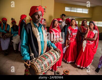 AMRAVATI, MAHARASHTRA, INDIA - AUGUST 9: Unidentified group of Korku tribe celebrating world tribal day by performing a dance on traditional music, Ko Stock Photo