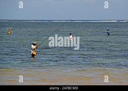 Angler am Strand von Sanur, Bali, Indonesien Stock Photo