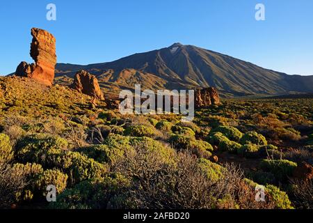 Roques de Garcia , Pico del Teide, Las Canadas, bei Sonnenaufgang,  Teide-Nationalpark, UNESCO Weltnaturerbe, Teneriffa, Spanien Stock Photo