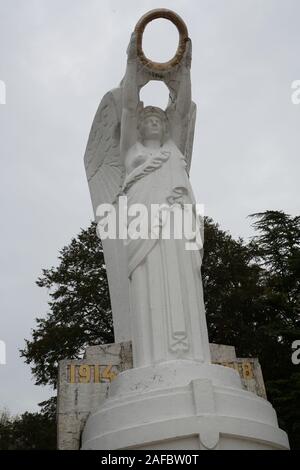 Une statue commémorant la première guerre mondiale.1914-1918.Conflans Sainte Honorine, Yvelines, France Stock Photo