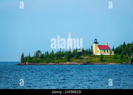 The Copper Harbor Light is a lighthouse located in the harbor of Copper Harbor, Michigan USA on the Keweenaw Peninsula of Upper Michigan inside Fort W Stock Photo