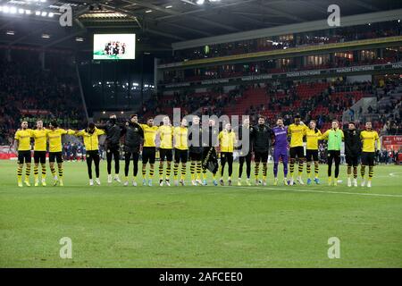 Mainz, Germany. 14th Dec, 2019. Players of Dortmund celebrate after winning the German Bundesliga football match against FSV Mainz 05 in Mainz, Germany, Dec. 14, 2019. Credit: Joachim Bywaletz/Xinhua/Alamy Live News Stock Photo