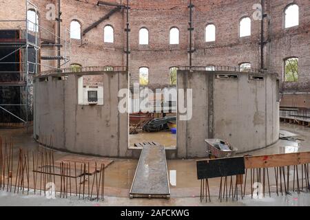07 November 2019, Saxony-Anhalt, Halle (Saale): In the former gasometer at Holzplatz in Halle, the city of Halle is currently building a new planetarium with an investment of 14.4 million euros from flood funds. The new building is a special place for extracurricular and cultural education. (to dpa 'Planetarium Halle wants to offer more than sun, moon and stars'). Photo: Peter Endig/dpa-Zentralbild/dpa Stock Photo