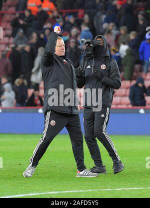 SHEFFIELD, ENGLAND. October 21st Sheffield United manager Chris Wilder acknowledges the fans during English Premier League match between Sheffield Uni Stock Photo