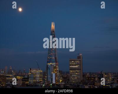 The Shard at Night Time, with Moon, London, Landscape, England, UK, GB. Stock Photo