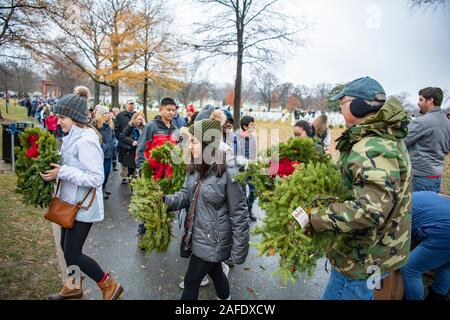 Arlington, United States of America. 14 December, 2019. Volunteers carry wreaths to place on gravesites of fallen service members during the 28th Wreaths Across America Day at Arlington National Cemetery December 14, 2019 in Arlington, Virginia. More than 38,000 volunteers place wreaths at every gravesite at Arlington National Cemetery and other sites around the nation.  Credit: Elizabeth Fraser/DOD/Alamy Live News Stock Photo