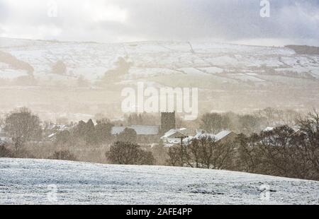 Whitewell, Clitheroe, Lancashire, UK. 15th Dec 2019. A Sunday morning snowstorm hitting the village of Chipping, Preston, Lancashire. Credit: John Eveson/Alamy Live News Stock Photo