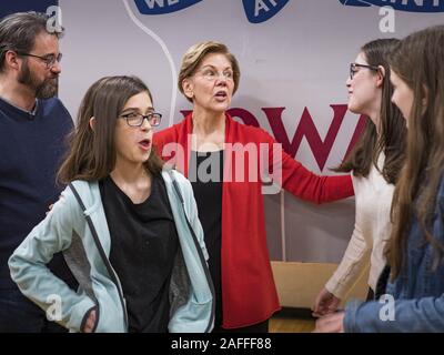 Washington, Iowa, USA. 15th Dec, 2019. US Senator ELIZABETH WARREN (D-MA) talks to a family during a campaign event at Washington Middle School, in Washington, IA, Sunday. Warren is campaigning in southeastern Iowa this weekend to support her effort to be the Democratic nominee for the US presidential race in 2020. Iowa traditionally hosts the first presidential selection event of the campaign season. The Iowa caucuses are Feb. 3, 2020. Credit: Jack Kurtz/ZUMA Wire/Alamy Live News Stock Photo