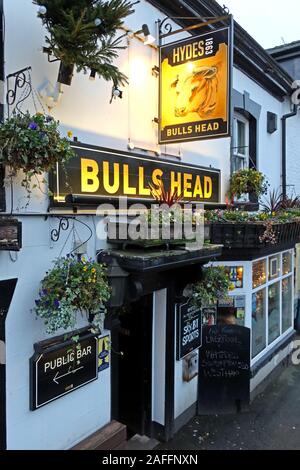 The Bulls Head pub,32 The Cross, Lymm, Warrington,Cheshire,England, UK,  WA13 0HU, Hydes Brewery Stock Photo