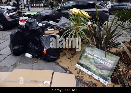 Waste on sidewalk - Paris - France Stock Photo