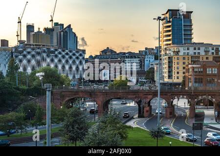 LEEDS, UNITED KINGDOM - AUGUST 13: View of the downtown area city buildings in Leeds during sunset on August 13, 2019 in Leeds Stock Photo