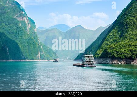 Cruise ship on the Yangtze River, Hubei Province, China, Asia, A cave ...
