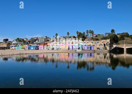 The colourful houses of the Venetian Hotel on the beach of Capitola Beach, Capitola, Kalifornien, USA Stock Photo