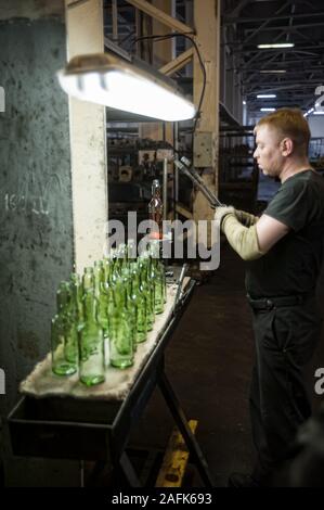 Worker controls quality of bottle, Tyumen. Russia Stock Photo