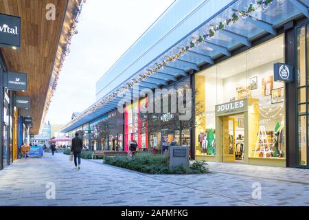 Shopping on The Avenue at Christmas, The Lexicon, Bracknell, Berkshire, England, United Kingdom Stock Photo