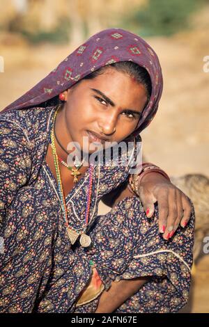 Portrait of a young woman in a sari, Thar Desert, Rajasthan, India Stock Photo