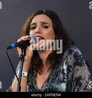 BATH, ENGLAND, UNITED KINGDOM - Jun 22, 2019: Folk group Broken Bones Matilda in performance at the Pub in the Park festival, Victoria Park, Bath, Eng Stock Photo