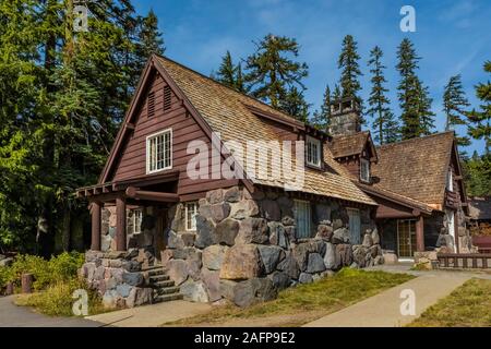 Steel Visitor Center in Crater Lake National Park in Oregon, USA Stock Photo