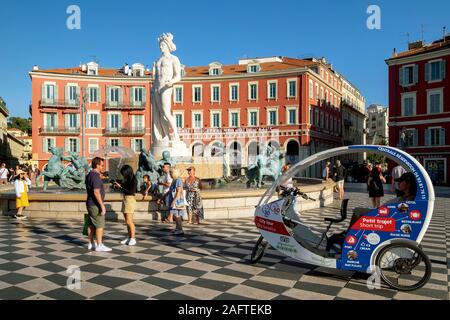 Fontaine du soleil / Fountain of the Sun, statue of Apollo, Place Masséna Square, Nice, Côte d’Azur, France, Europe Stock Photo