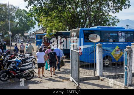 Cruise ship passengers boarding buses to visit the village of Takpala on Alor Island, Indonesia Stock Photo