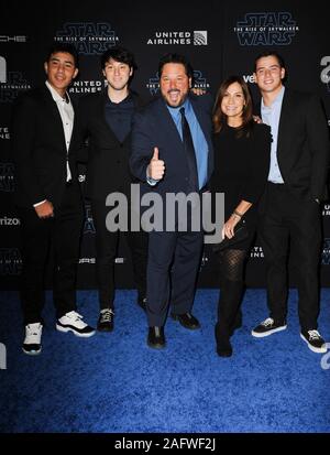 Los Angeles, CA. 16th Dec, 2019. Greg Grunberg, family at arrivals for STAR WARS: THE RISE OF SKYWALKER Premiere, El Capitan Theatre, Los Angeles, CA December 16, 2019. Credit: Elizabeth Goodenough/Everett Collection/Alamy Live News Stock Photo