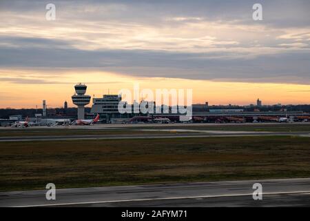 Berlin, Germany. 17th Dec, 2019. The sunset colours the sky behind Tegel Airport. The Senate of Berlin holds its meeting today at the Rathaus Reinickendorf and makes a tour through the district of Reinickendorf. Credit: Fabian Sommer/dpa/Alamy Live News Stock Photo