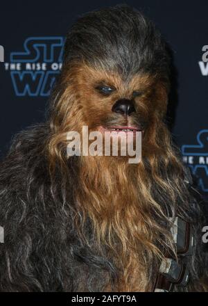 HOLLYWOOD, LOS ANGELES, CALIFORNIA, USA - DECEMBER 16: Chewbacca arrives at the World Premiere Of Disney's 'Star Wars: The Rise Of Skywalker' held at the El Capitan Theatre on December 16, 2019 in Hollywood, Los Angeles, California, United States. (Photo by Xavier Collin/Image Press Agency) Stock Photo