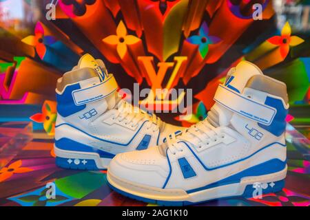 Louis Vuitton outlet at the Crystals at City Center Las Vegas Strip Stock Photo: 29426588 - Alamy