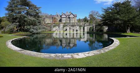 Bodnant Hall overlooking the Lily Terrace, Bodnant Gardens, Tal-y-Cafn, Conwy, Wales, UK Stock Photo