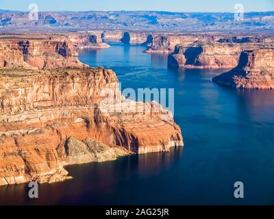 Long canyon du lac Powell vu du ciel en Arizona aux Etats-Unis Stock Photo