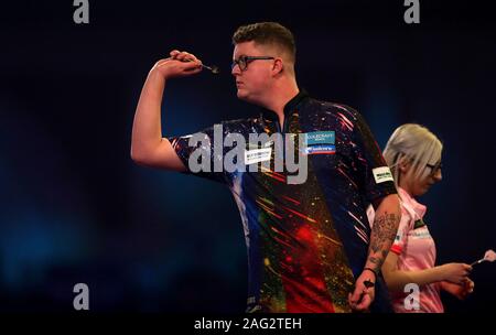 Ted Evetts and Fallon Sherrock in action during day five of the William Hill World Championships at Alexandra Palace, London. Stock Photo