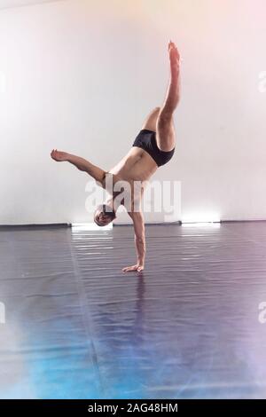 Young modern dancer dancing in the studio. Sport, dancing and urban culture concept. Young dancer performing on the stage. Effective performance. beau Stock Photo