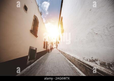Beautiful Shot Of An Alleyway In The Middle Of Buildings With The Sun Shining In The Background Stock Photo Alamy Beautiful Shot Of An Alleyway In The Middle Of Buildings With The Sun Shining In The Background Stock Photo Alamy